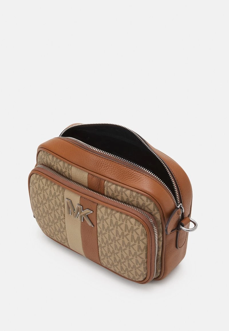 Michael Kors TRAVEL XBODY UNISEX - Bandolera - Camel, Unisexo 5 Michael Kors TRAVEL XBODY UNISEX - Bandolera - Camel, Unisexo - Imagen 3