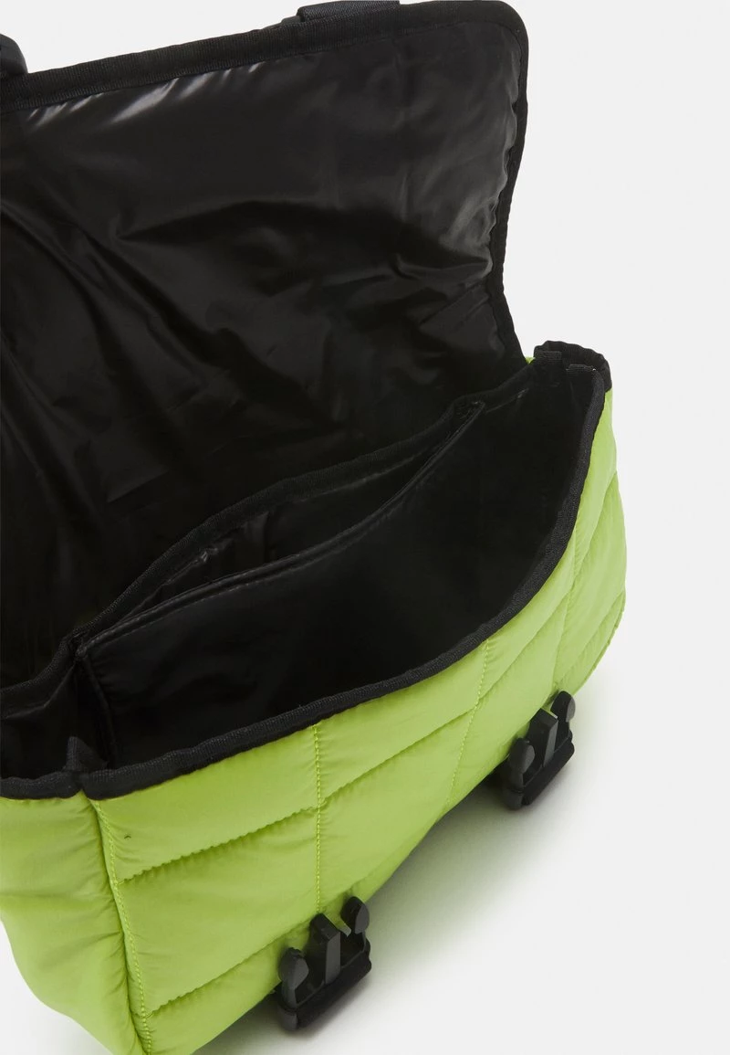 Michael Kors FLAP BELT BAG - Bandolera - Limeade, Unisexo 5 Michael Kors FLAP BELT BAG - Bandolera - Limeade, Unisexo - Imagen 3