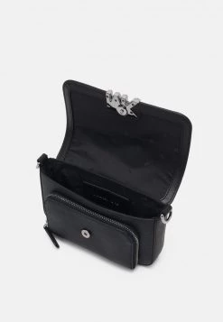 Michael Kors FLAP WALLET XBODY UNISEX - Bandolera - Black, Unisexo 8 Michael Kors FLAP WALLET XBODY UNISEX - Bandolera - Black, Unisexo -Ofertas Michael Kors Tienda 1e0a2306bbd64d7fb90f78560f48c28a