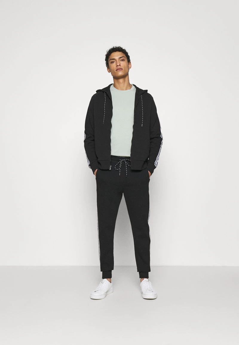 Michael Kors BLOCKED LOGO - Pantalones Deportivos - Black, Hombre 4 Michael Kors BLOCKED LOGO - Pantalones Deportivos - Black, Hombre - Imagen 2