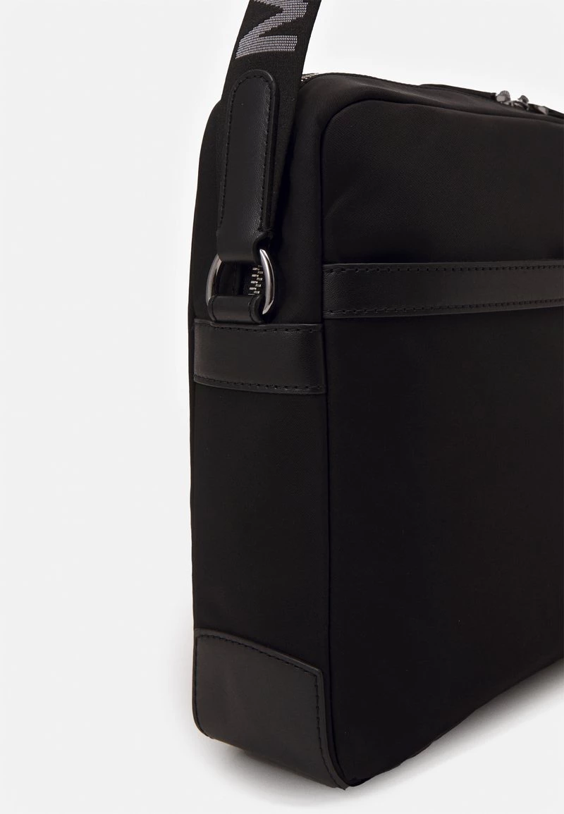 Michael Kors CAMERA BAG UNISEX - Funda Para Portátil - Black, Unisexo 6 Michael Kors CAMERA BAG UNISEX - Funda Para Portátil - Black, Unisexo - Imagen 4