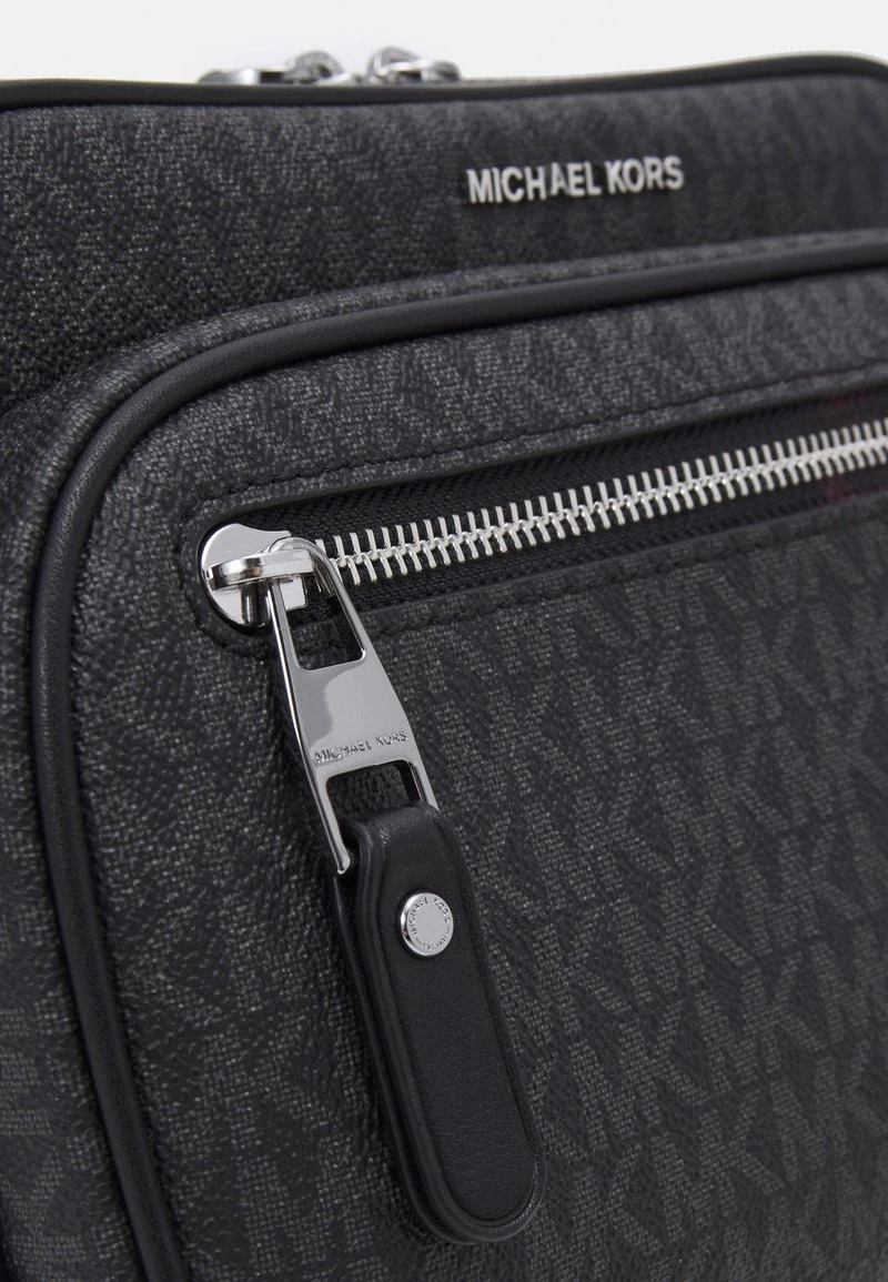 Michael Kors COMMUTER BELT BAG - Riñonera - Black, Unisexo 7 Michael Kors COMMUTER BELT BAG - Riñonera - Black, Unisexo - Imagen 5