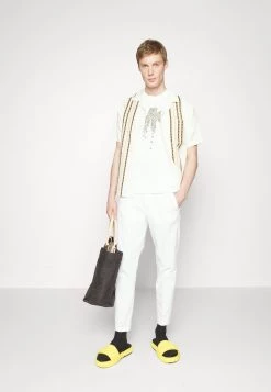 Michael Kors SPILL TEE - Camiseta Estampada - White, Hombre 9 Michael Kors SPILL TEE - Camiseta Estampada - White, Hombre -Ofertas Michael Kors Tienda 4dffaaf670ef4fad9e793694afc34018