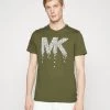 Michael Kors SPILL TEE - Camiseta Estampada - Smokey Olive, Hombre 2 Michael Kors SPILL TEE - Camiseta Estampada - Smokey Olive, Hombre -Ofertas Michael Kors Tienda 6bb877ff0b5f471587a2feaf03321e24