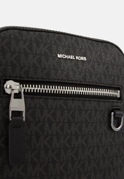 Michael Kors HENRY FLIGHT BAG UNISEX - Bandolera - Black, Unisexo -Ofertas Michael Kors Tienda 6f4cf30966ec4278b7c19f0d5ae47af6