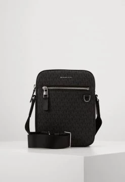 Michael Kors HENRY FLIGHT BAG UNISEX - Bandolera - Black, Unisexo -Ofertas Michael Kors Tienda 885fb52182a9495c9b82a635fd6f51b4