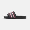 Michael Kors JAKE SLIDE - Sandalias Planas - Black/crimson, Hombre 2 Michael Kors JAKE SLIDE - Sandalias Planas - Black/crimson, Hombre -Ofertas Michael Kors Tienda 9d9e294c371845a885c7430e6a2c6f92