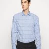 Michael Kors CHECK EASY CARE SLIM - Camisa Elegante - Light Blue, Hombre -Ofertas Michael Kors Tienda ac2db1c5eb8c45ff921ec0e6e0475691