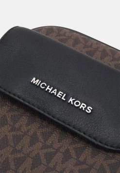 Michael Kors FLAP PHONE XBODY UNISEX - Bandolera - Brown/black, Unisexo -Ofertas Michael Kors Tienda b3ef7c0731064eb3bf1823b8279f2503