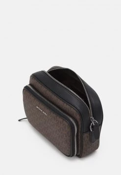 Michael Kors TRAVEL XBODY UNISEX - Bandolera - Brown/black, Unisexo 9 Michael Kors TRAVEL XBODY UNISEX - Bandolera - Brown/black, Unisexo -Ofertas Michael Kors Tienda da9c7f64f950411999f1a4424c1c6152