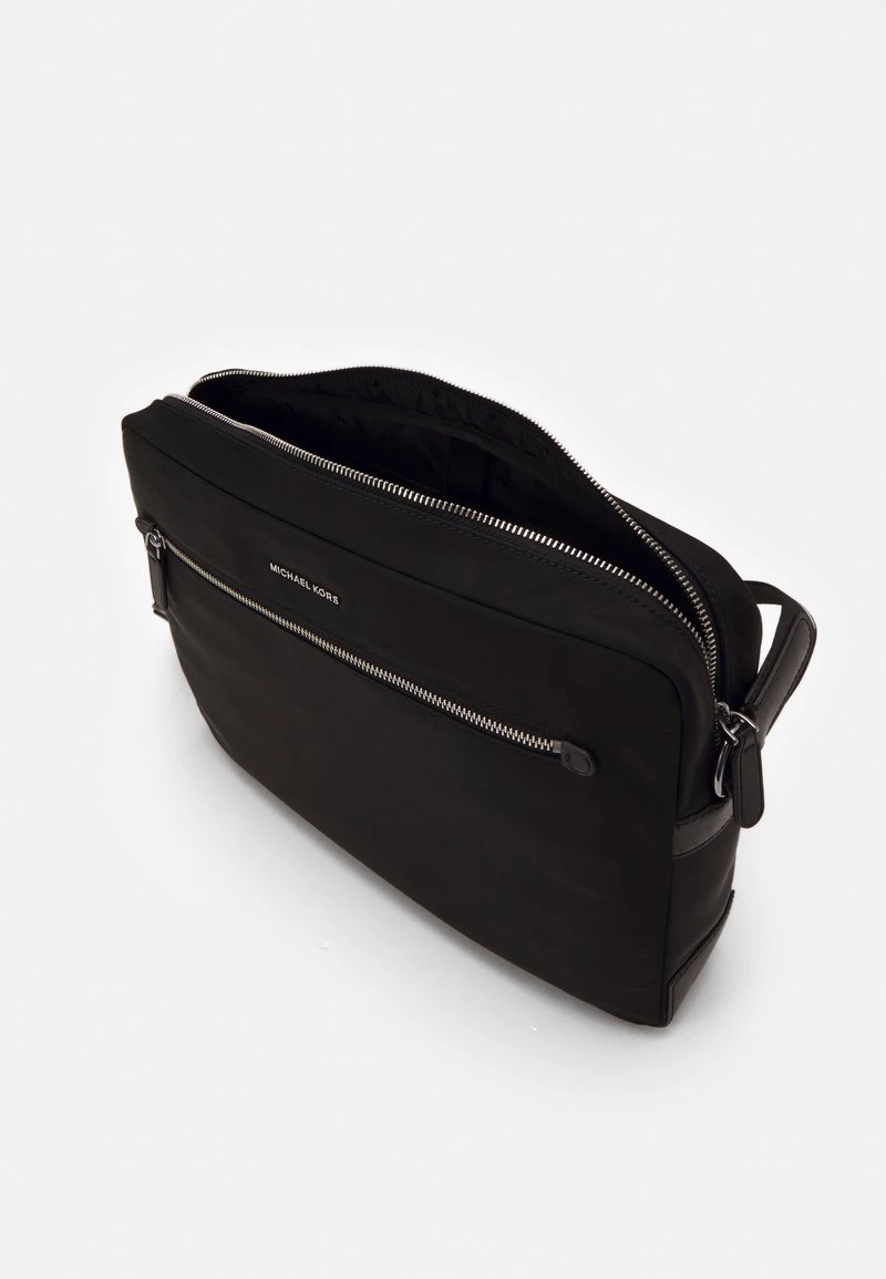 Michael Kors CAMERA BAG UNISEX - Funda Para Portátil - Black, Unisexo 5 Michael Kors CAMERA BAG UNISEX - Funda Para Portátil - Black, Unisexo - Imagen 3
